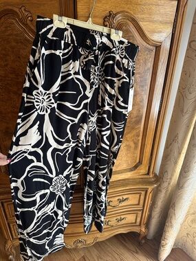 Wide-Leg Floral Pull-On Pants in Black and Cream